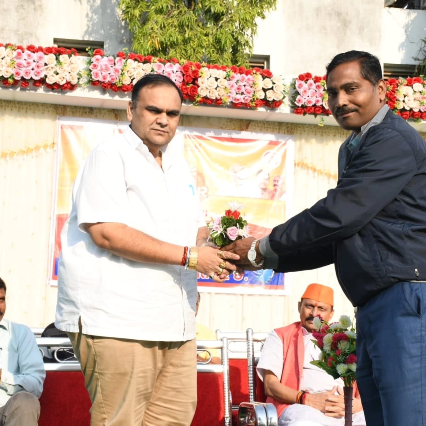 તા.૨૩/૧૨/૨૦૨૩ ગુજરાત રાજ્ય યોગ બોર્ડ દ્વારા મહુવા આદર્શ નિવાસી શાળા ખાતે સૂર્ય નમસ્કાર કાર્યક્રમનું આયોજન કરવામાં આવ્યું ત્યારે આ કાર્યક્રમમાં સહભાગી બની સ્પર્ધકોને શુભેચ્છાઓ પાઠવી.